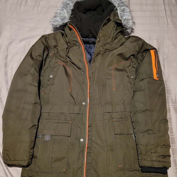 Mountain Ridge winter jacket size LG. - Picture 2 of 3